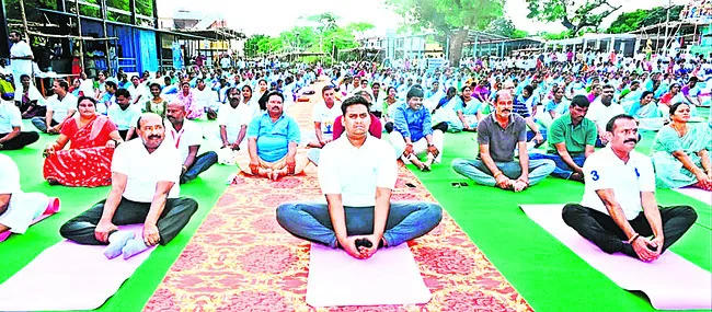 యోగాతో సంపూర్ణ ఆరోగ్యం 

