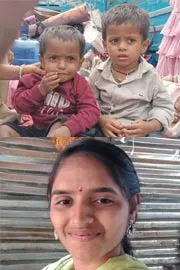 married woman road incident in Mahabubabad7
