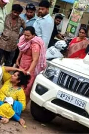A Video Of Two Women In Eluru Goes Viral5