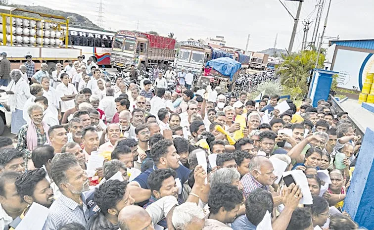 కడుపు మండిన మామిడి రైతులు