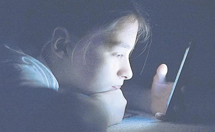 Teens Get Addicted to Smartphones: Andhra pradesh