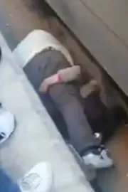Dad shields his daughter with his body after she fell railway platform video viral4