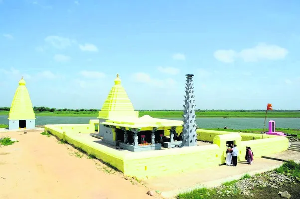 త్రినేత్ర శివలింగం.. ఉమామహేశ్వర ఆలయం