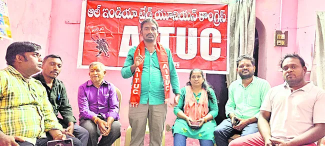 ఆప్కాస్‌ ఉద్యోగులకు ‘తల్లికి వందనం’ ఇవ్వాలి 