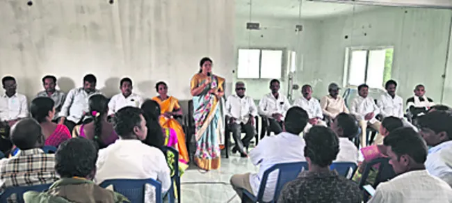 ప్రభుత్వ వైఫల్యాలను ప్రజల్లోకి తీసుకువెళ్లాలి