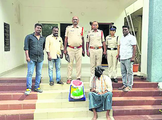 నకిలీ పత్తి విత్తనాలు పట్టివేత