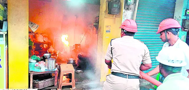చిరు దుకాణంలో అగ్నిప్రమాదం