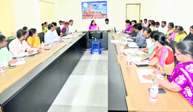 అంగన్వాడీల్లో మౌలిక వసతులు కల్పించండి