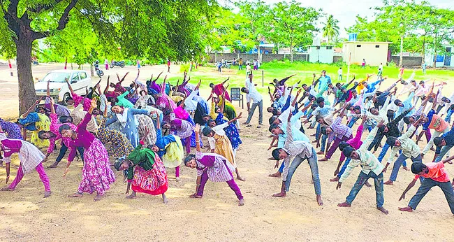 యోగా ఏకాగ్రతను పెంచుతుంది