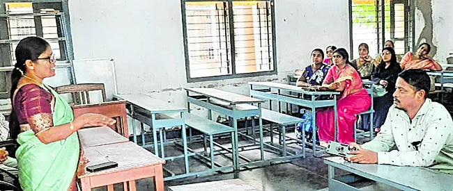 విద్యార్థులను అప్రెంటిస్‌షిప్‌ దిశగా ప్రోత్సహించాలి 