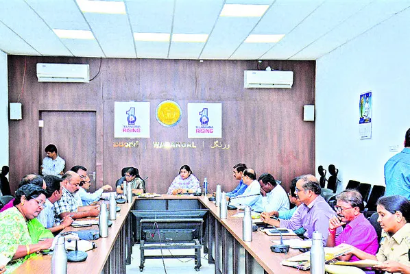 భూ నిర్వాసితులకు పరిహారం ఇవ్వాలి