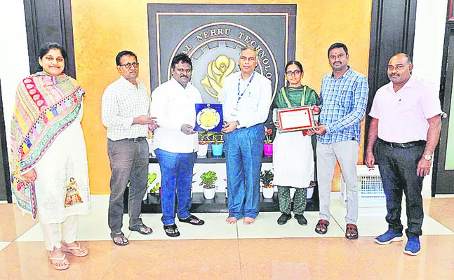వైఎస్సార్ సీపీ రాష్ట్ర అనుబంధ విభాగాల్లో పలువురికి స