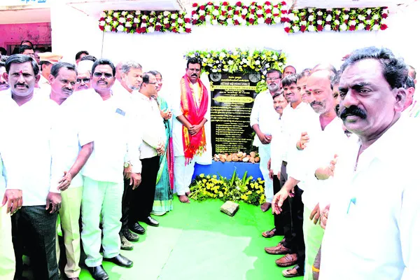 విద్య, వైద్యానికి అధిక ప్రాధాన్యత