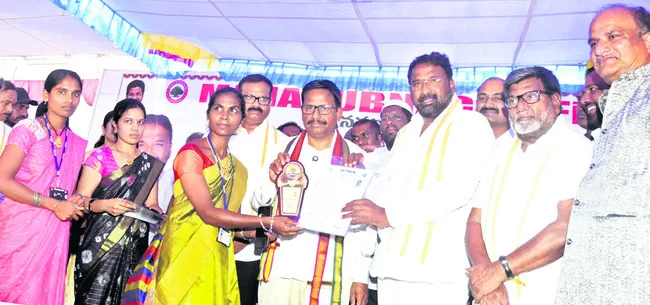 మహిళలు ఆర్థికాభివృద్ధి చెందాలి