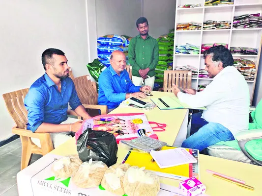 నాణ్యమైన విత్తనాలు విక్రయించాలి