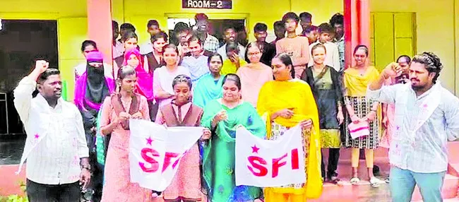 ‘తల్లికి వందనం’ పేరుతో మోసం
