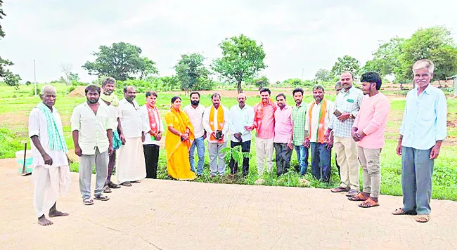 మొక్కలు నాటుదాం.. భవిష్యత్‌ను కాపాడుదాం 