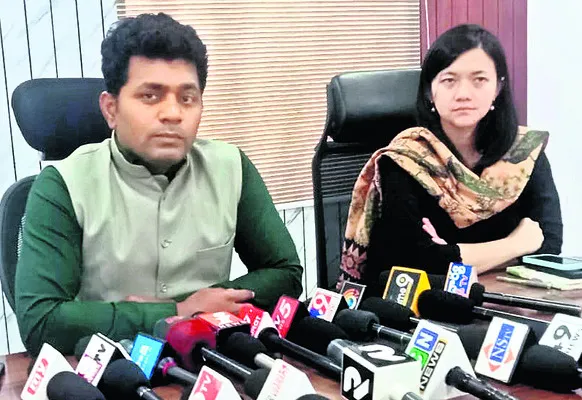 చక్రాలమడుగు కబ్జాపై చర్యలు తీసుకుంటాం 