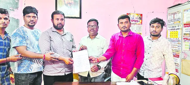 పుస్తకాల దందాను అడ్డుకోండి