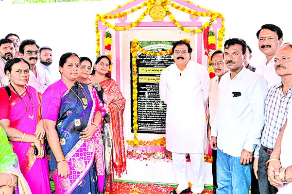 రహదారి పునర్నిర్మాణ పనులు ప్రారంభం