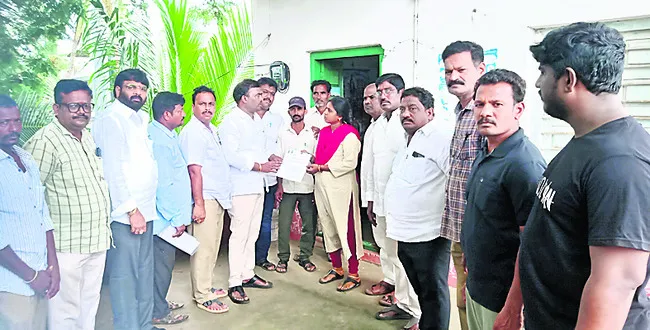 బ్లాక్ మార్కెట్లో యూరియా విక్రయాలు అరికట్టాలి
