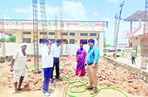 ఇళ్ల నిర్మాణాలు వేగవంతం చేయాలి