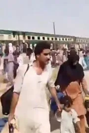 Peshawar to Quetta Jaffar Express derailed Near Jacobabad1