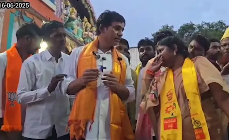 బీజేపీ ఎమ్మెల్యే పార్థసారథి సాక్షిగా దళితుడికి అవమానం