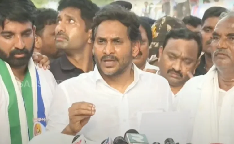 కమ్మవాళ్లు మా పార్టీలో ఉంటే నీకేంటి?: చంద్రబాబుపై వైఎస్‌ జగన్‌ ఫైర్‌