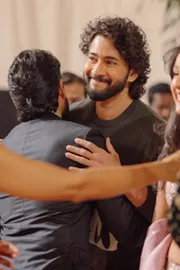 Mahesh Babu Greets Naga Chaitanya, Sobhita Dhulipala in Akhil Reception3