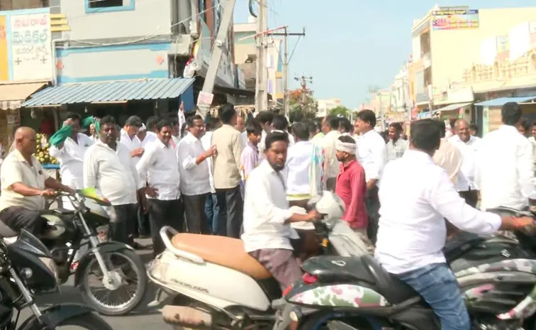 మా బంధువులనైనా అనుమతించండి.. నాగమల్లేశ్వరరావు తండ్రి ఆవేదన