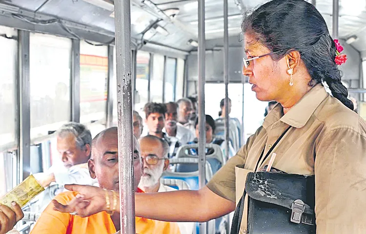 ఆర్టీసీలో ఔట్‌సోర్సింగ్‌ కండక్టర్లు