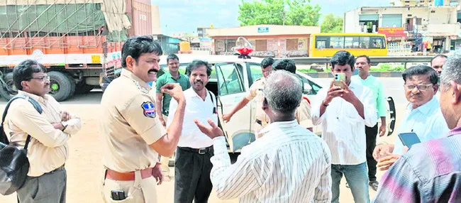 పౌర హక్కుల సంఘం రాష్ట్ర నాయకుల అరెస్ట్‌ 