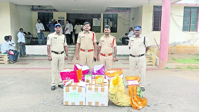 నిబంధనలకు విరుద్ధంగా విత్తనాల విక్రయం