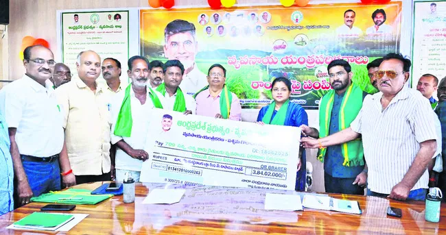వైఎస్ జగన్తో చినమిల్లి భేటీ