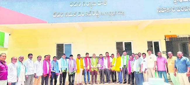 సకాలంలో రుణాలు చెల్లించాలి