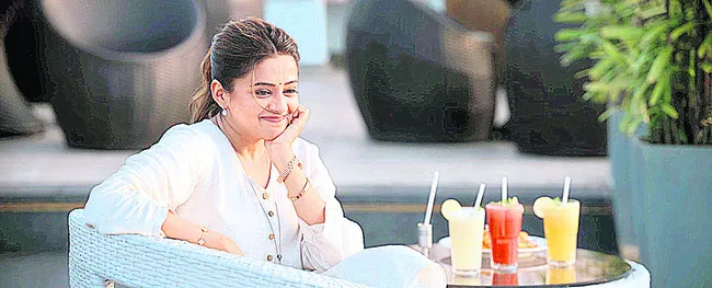 వెబ్ ప్రపంచంలోకి రేవతి
