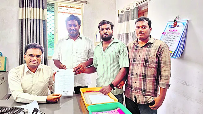 ప్రతినెలా 10వ తేదీలోపు జీతాలు చెల్లించాలి