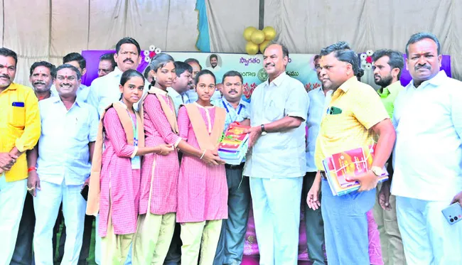 కార్పొరేట్‌కు దీటుగా ప్రభుత్వ కళాశాలల్లో విద్య 