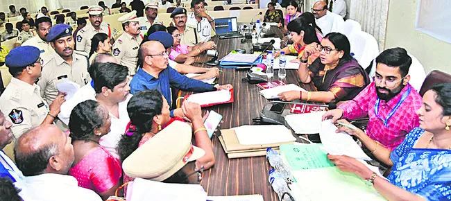 పంపకాల్లో తేడాతో టెండర్లు వాయిదా