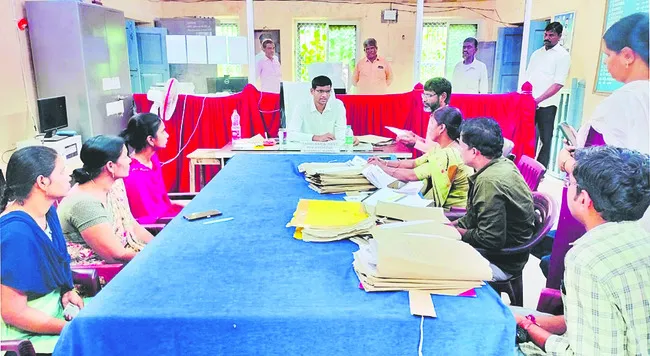 పంద్రాగస్టులోగా పరిష్కారం చూపండి 