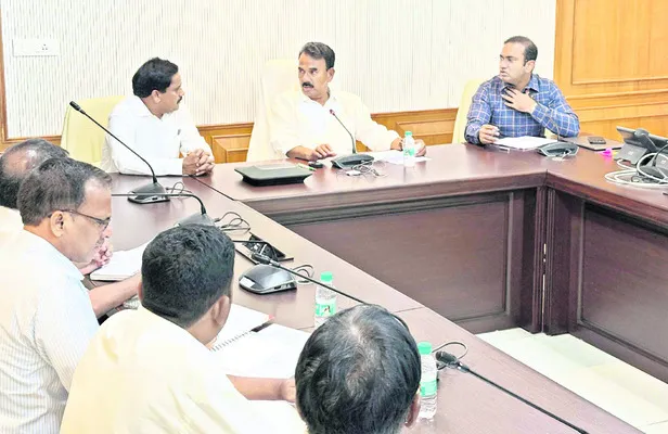 రైతులకు విద్యుత్ సమస్యలు ఉండొద్దు
