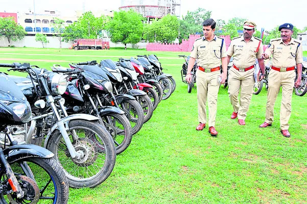 బైక్ల దొంగ దొరికాడు