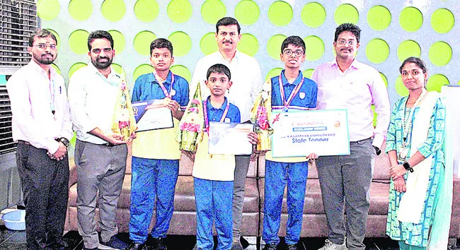ఒలింపియాడ్లో పారమిత విద్యార్థుల ప్రతిభ