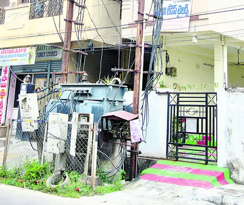 పొంచి ఉన్న ప్రమాదం