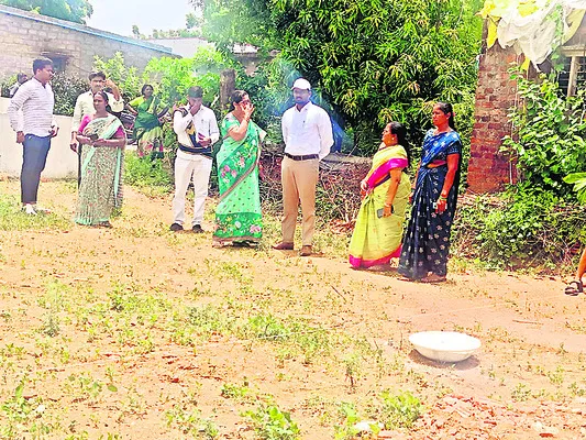 లక్ష్యాలు పూర్తి చేయడంలో ముందుండాలి