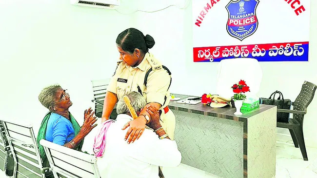 ఫిర్యాదులు చట్టపరంగా పరిష్కరించాలి