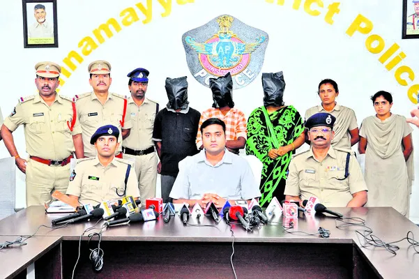 రియల్టర్‌ హత్యకేసులో వీడిన మిస్టరీ