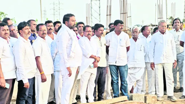 ఆస్పత్రి నిర్మాణ పనుల్లో నాణ్యత పాటించాలి