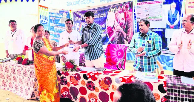 కరకట్ట పరిసరాలు శుభ్రంగా ఉండాలి